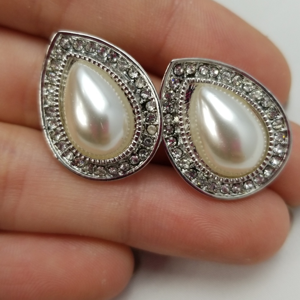 Diamond pearl stud earrings - Picture 2 of 3